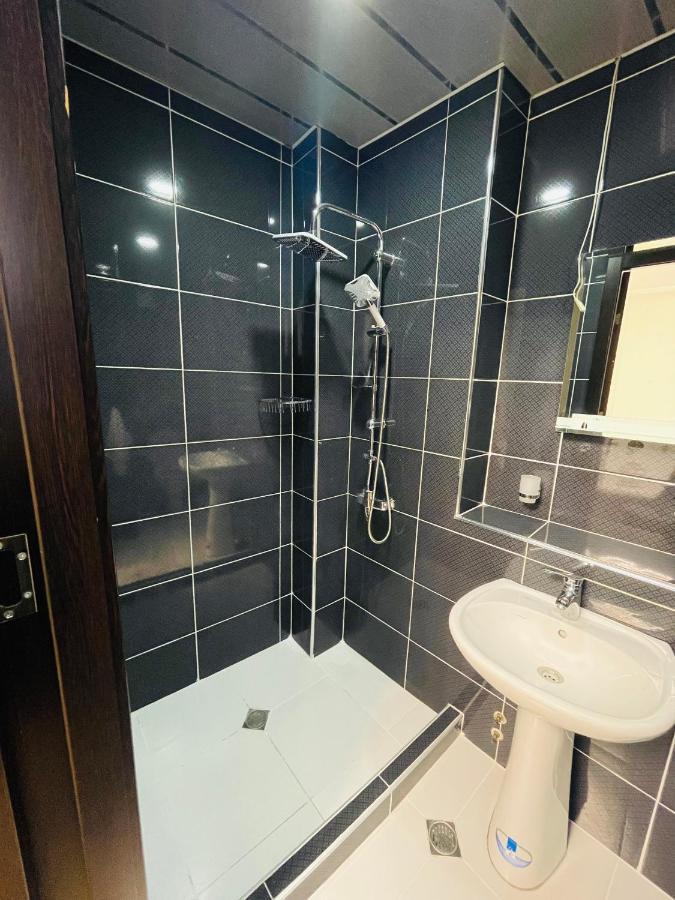 Quality Inn Tbilisi Ngoại thất bức ảnh