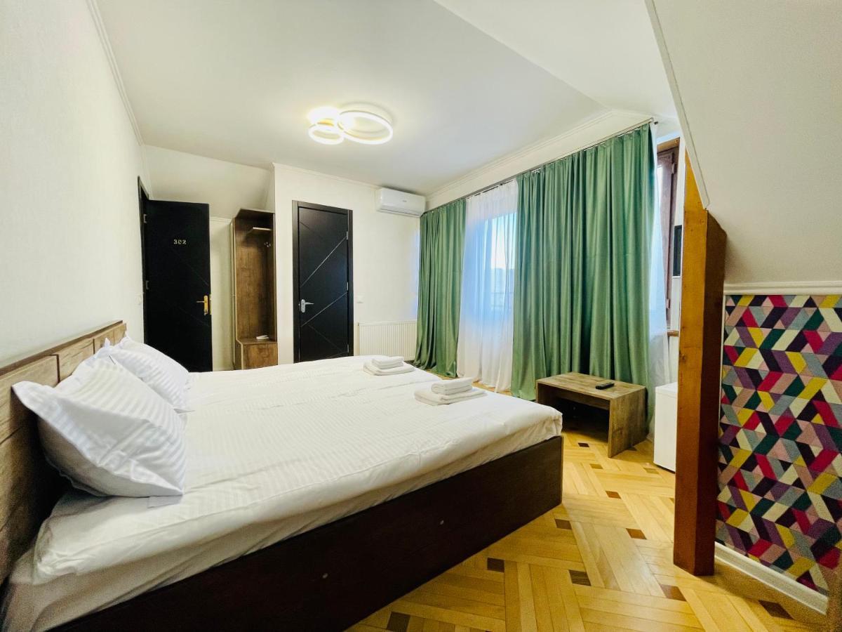 Quality Inn Tbilisi Ngoại thất bức ảnh